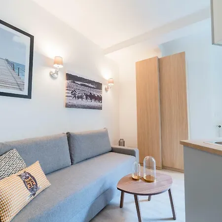 Hostnfly - Splendid New Modern Studio Arc De Triomphe Apartment Paris